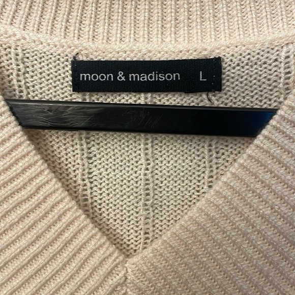 Moon and Madison sweater vest in a size large. - Picture 2 of 5
